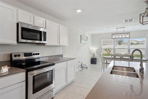 House in Kissimmee, Florida 4 bedrooms, 218.97 sq.m. № 2219848 - photo 15
