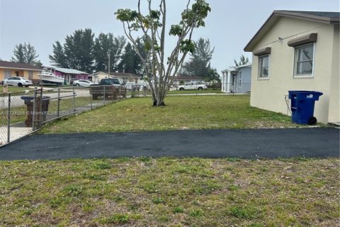 House in Miami Gardens, Florida 3 bedrooms, 102.56 sq.m. № 1483143 - photo 3