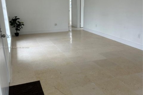 House in Miami Gardens, Florida 3 bedrooms, 102.56 sq.m. № 1483143 - photo 8