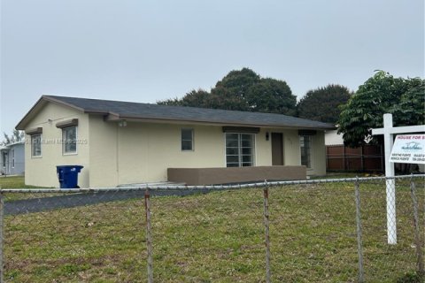 House in Miami Gardens, Florida 3 bedrooms, 102.56 sq.m. № 1483143 - photo 4