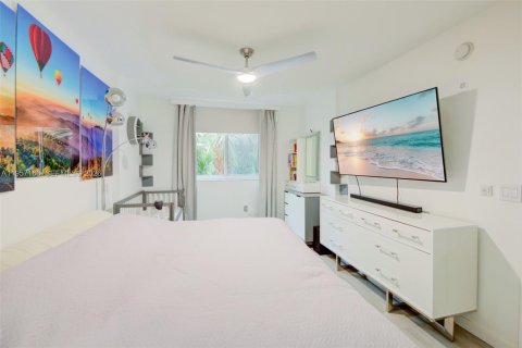 Condo in Aventura, Florida, 2 bedrooms  № 2011624 - photo 20