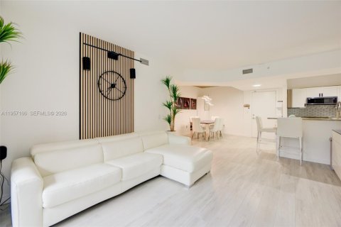 Condo in Aventura, Florida, 2 bedrooms  № 2011624 - photo 8