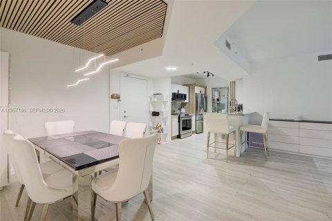 Condo in Aventura, Florida, 2 bedrooms  № 2011624 - photo 18