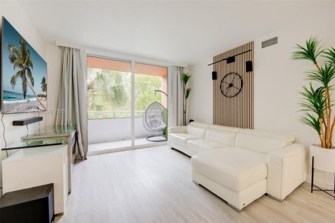 Condo in Aventura, Florida, 2 bedrooms  № 2011624 - photo 7
