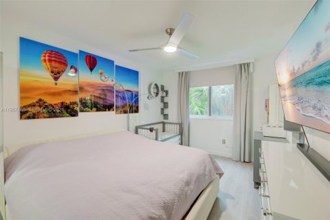 Condo in Aventura, Florida, 2 bedrooms  № 2011624 - photo 19