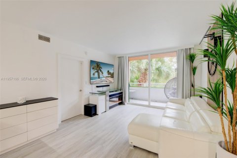 Condo in Aventura, Florida, 2 bedrooms  № 2011624 - photo 5