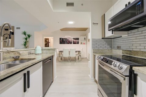 Condo in Aventura, Florida, 2 bedrooms  № 2011624 - photo 14