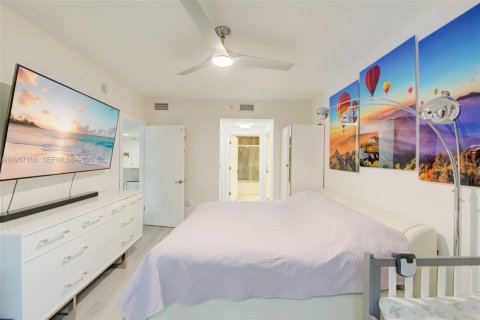 Condo in Aventura, Florida, 2 bedrooms  № 2011624 - photo 21