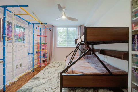 Condo in Aventura, Florida, 2 bedrooms  № 2011624 - photo 24