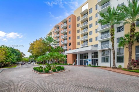 Condo in Aventura, Florida, 2 bedrooms  № 2011624 - photo 2