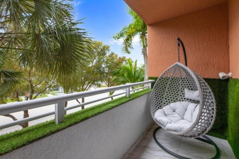 Condo in Aventura, Florida, 2 bedrooms  № 2011624 - photo 29