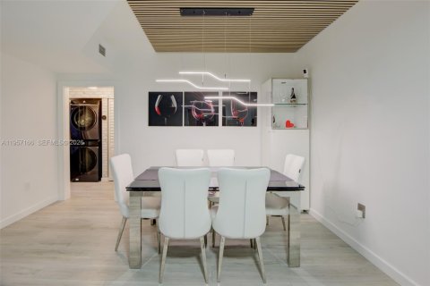 Condo in Aventura, Florida, 2 bedrooms  № 2011624 - photo 16