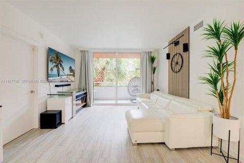 Condo in Aventura, Florida, 2 bedrooms  № 2011624 - photo 6