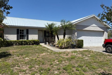 House in Fort Meade, Florida 3 bedrooms, 114.27 sq.m. № 1640827 - photo 1