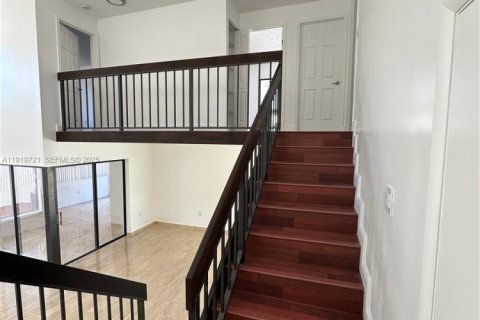 Touwnhouse à louer à Miami, Floride: 3 chambres, 170.94 m2 № 2038175 - photo 3