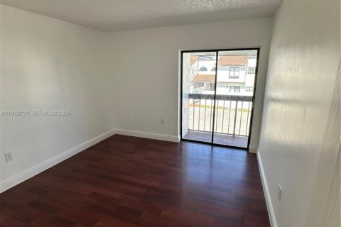 Touwnhouse à louer à Miami, Floride: 3 chambres, 170.94 m2 № 2038175 - photo 8