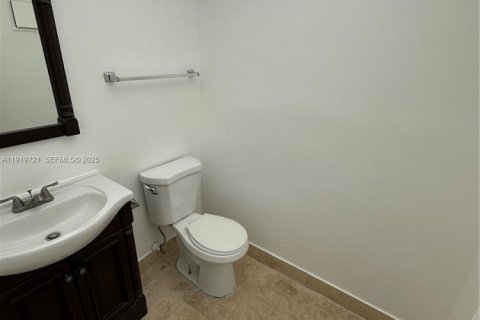 Touwnhouse à louer à Miami, Floride: 3 chambres, 170.94 m2 № 2038175 - photo 14
