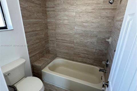 Touwnhouse à louer à Miami, Floride: 3 chambres, 170.94 m2 № 2038175 - photo 13