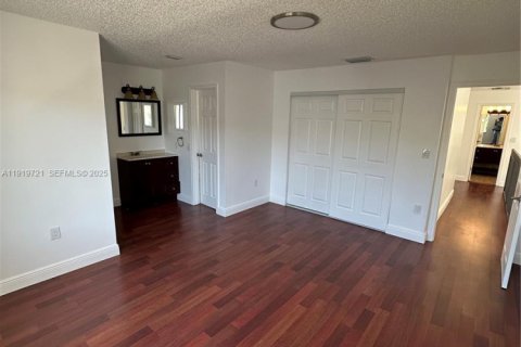 Touwnhouse à louer à Miami, Floride: 3 chambres, 170.94 m2 № 2038175 - photo 12