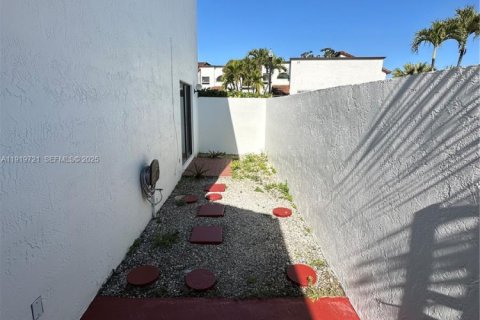 Touwnhouse à louer à Miami, Floride: 3 chambres, 170.94 m2 № 2038175 - photo 17