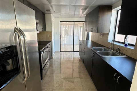 Touwnhouse à louer à Miami, Floride: 3 chambres, 170.94 m2 № 2038175 - photo 6