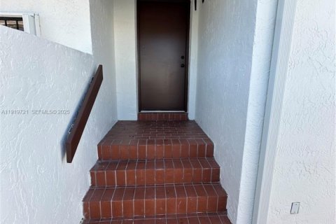 Touwnhouse à Miami, Floride 3 chambres, 170.94 m2 № 2038175