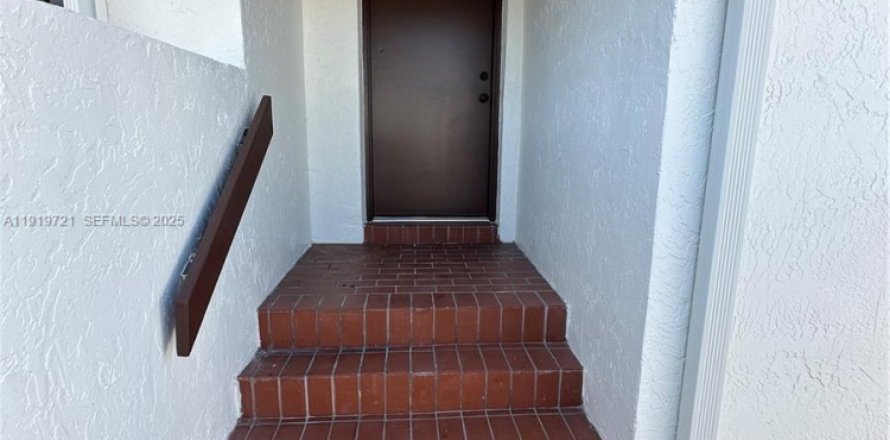 Touwnhouse à Miami, Floride 3 chambres, 170.94 m2 № 2038175