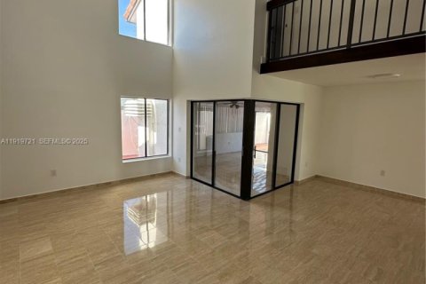 Touwnhouse à louer à Miami, Floride: 3 chambres, 170.94 m2 № 2038175 - photo 2