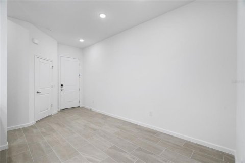 Adosado en venta en Orlando, Florida, 5 dormitorios, 178.19 m2 № 1733442 - foto 5