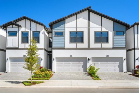 Adosado en venta en Orlando, Florida, 5 dormitorios, 178.19 m2 № 1733442 - foto 1