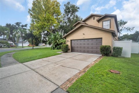 Casa en venta en Brandon, Florida, 3 dormitorios, 186.73 m2 № 1893730 - foto 1