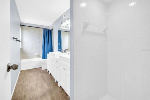 Casa en venta en Brandon, Florida, 3 dormitorios, 186.73 m2 № 1893730 - foto 22