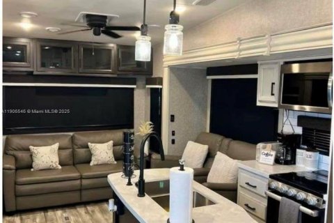 Casa en venta en West Palm Beach, Florida, 4 dormitorios, 101.36 m2 № 1957099 - foto 10