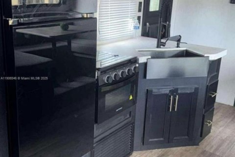 Casa en venta en West Palm Beach, Florida, 4 dormitorios, 101.36 m2 № 1957099 - foto 13