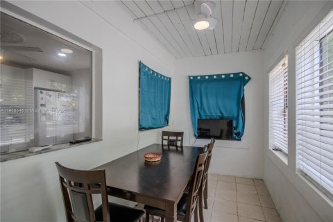 Купить виллу или дом в Уэст-Палм-Бич, Флорида 4 спальни, 101.36м2, № 1957099 - фото 26