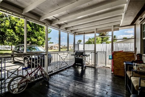 Купить виллу или дом в Уэст-Палм-Бич, Флорида 4 спальни, 101.36м2, № 1957099 - фото 15