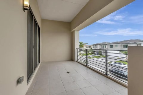 Villa ou maison à louer à Boca Raton, Floride: 4 chambres, 303.14 m2 № 2422234 - photo 9
