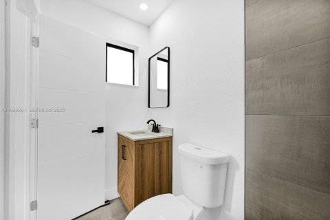 House in Miami, Florida 4 bedrooms, 135.27 sq.m. № 1987594 - photo 21