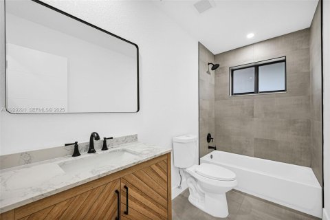 House in Miami, Florida 4 bedrooms, 135.27 sq.m. № 1987594 - photo 25