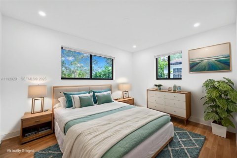 House in Miami, Florida 4 bedrooms, 135.27 sq.m. № 1987594 - photo 12