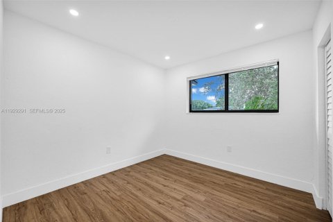 House in Miami, Florida 4 bedrooms, 135.27 sq.m. № 1987594 - photo 28