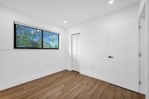 House in Miami, Florida 4 bedrooms, 135.27 sq.m. № 1987594 - photo 30