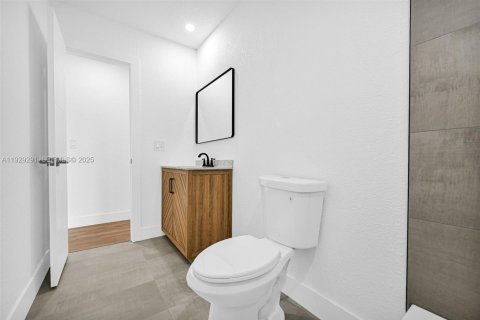 House in Miami, Florida 4 bedrooms, 135.27 sq.m. № 1987594 - photo 27