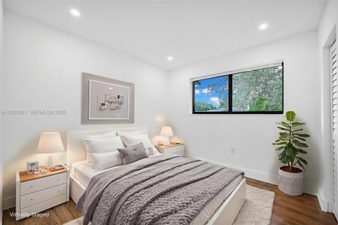 House in Miami, Florida 4 bedrooms, 135.27 sq.m. № 1987594 - photo 11