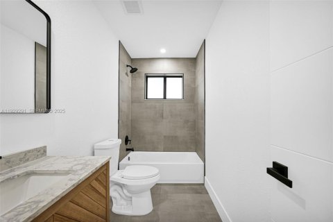 House in Miami, Florida 4 bedrooms, 135.27 sq.m. № 1987594 - photo 26