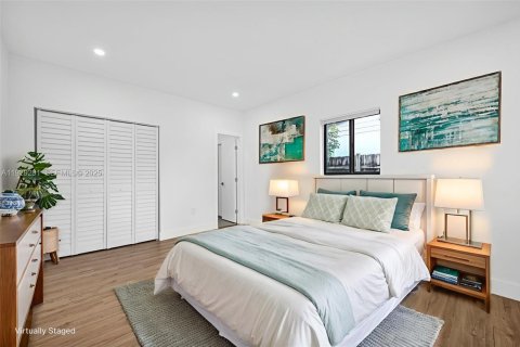 House in Miami, Florida 4 bedrooms, 135.27 sq.m. № 1987594 - photo 15