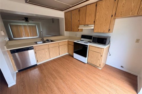Townhouse in Tampa, Florida 2 bedrooms, 116.13 sq.m. № 2230454 - photo 3
