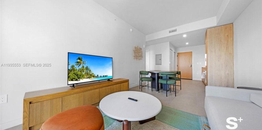 Condominio en Miami, Florida, 1 dormitorio  № 1993589