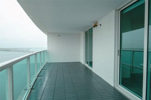 Condo in Miami, Florida, 1 bedroom № 2081405 - photo 3