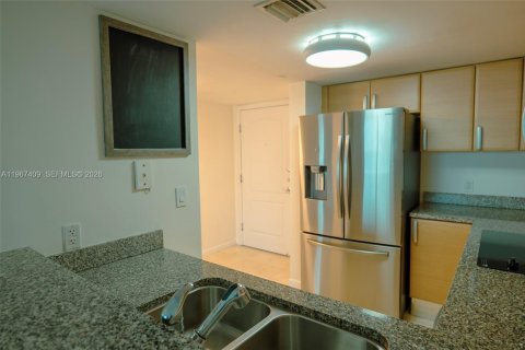 Condo in Miami, Florida, 1 bedroom № 2081405 - photo 12